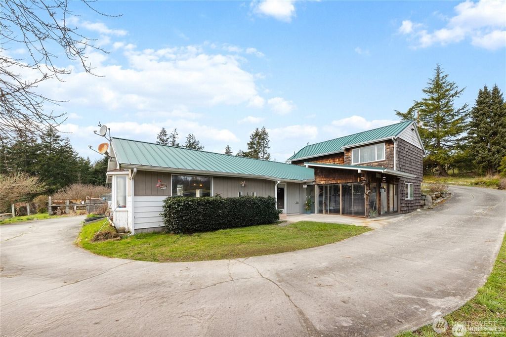 486 W Henni Road, Oak Harbor, WA 98277