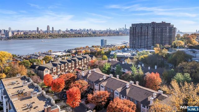 55 Victoria Place, Fort Lee, NJ 07024