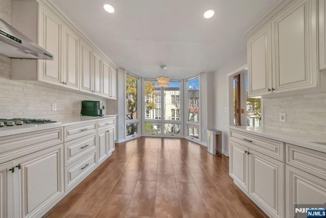 55 Victoria Place, Fort Lee, NJ 07024
