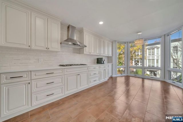 55 Victoria Place, Fort Lee, NJ 07024