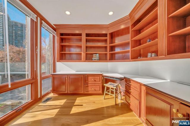 55 Victoria Place, Fort Lee, NJ 07024