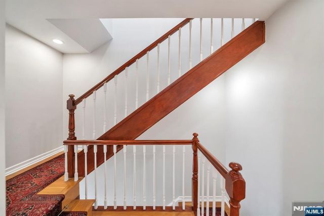 55 Victoria Place, Fort Lee, NJ 07024