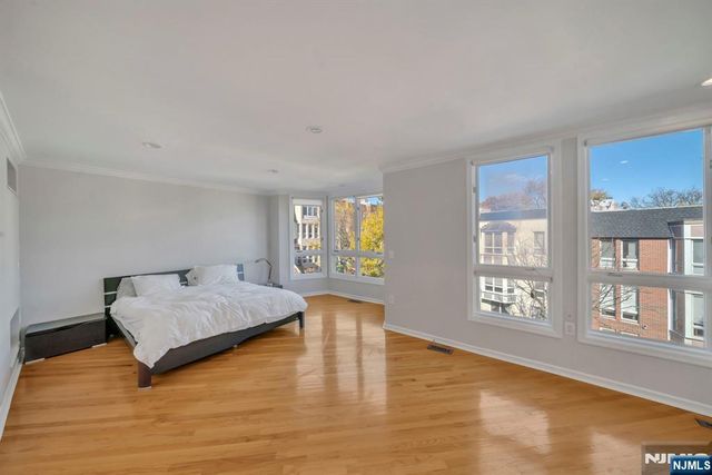 55 Victoria Place, Fort Lee, NJ 07024