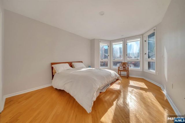 55 Victoria Place, Fort Lee, NJ 07024