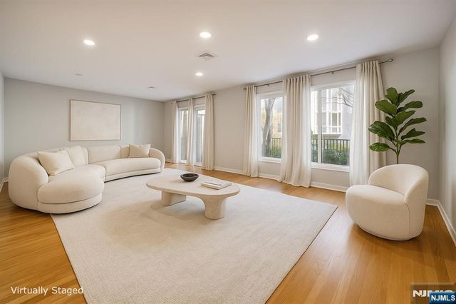 55 Victoria Place, Fort Lee, NJ 07024