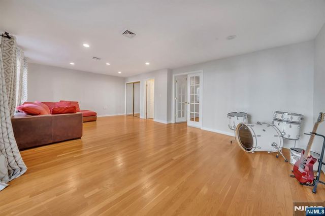 55 Victoria Place, Fort Lee, NJ 07024