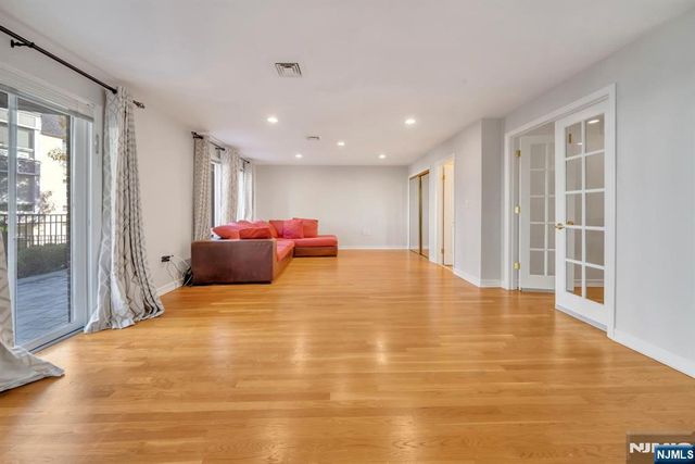 55 Victoria Place, Fort Lee, NJ 07024