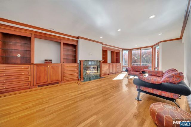 55 Victoria Place, Fort Lee, NJ 07024