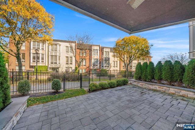 55 Victoria Place, Fort Lee, NJ 07024