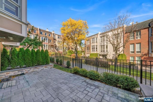 55 Victoria Place, Fort Lee, NJ 07024