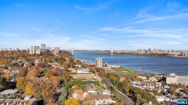 55 Victoria Place, Fort Lee, NJ 07024