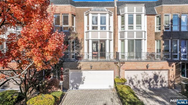 55 Victoria Place, Fort Lee, NJ 07024