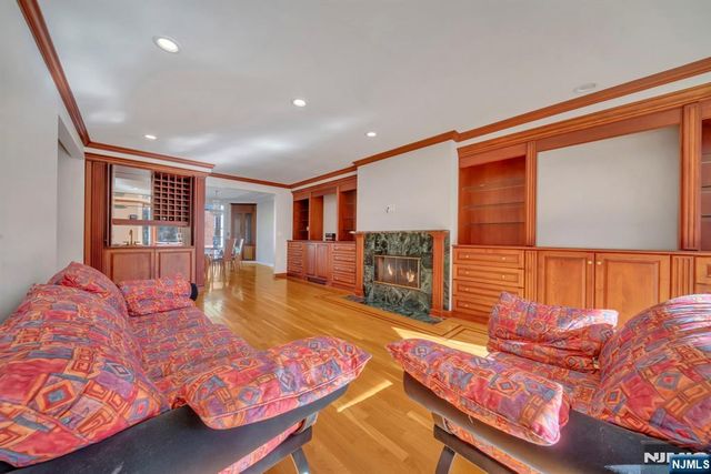 55 Victoria Place, Fort Lee, NJ 07024