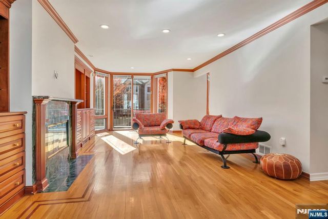 55 Victoria Place, Fort Lee, NJ 07024