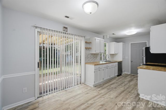 8345 Houndstooth Drive, Charlotte, NC 28227