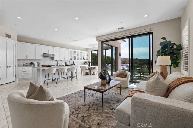 118 Tomahawk, Irvine, CA 92618