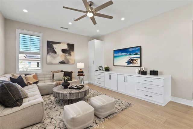 118 Tomahawk, Irvine, CA 92618