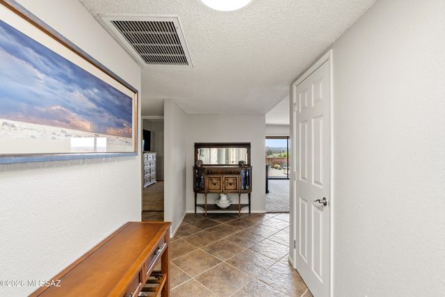 781 W Desert Ridge Drive, Green Valley, AZ 85622