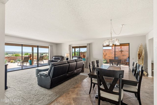 781 W Desert Ridge Drive, Green Valley, AZ 85622