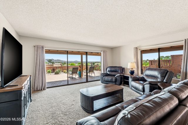 781 W Desert Ridge Drive, Green Valley, AZ 85622