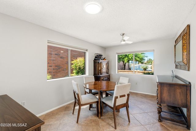 781 W Desert Ridge Drive, Green Valley, AZ 85622