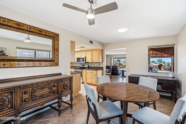 781 W Desert Ridge Drive, Green Valley, AZ 85622