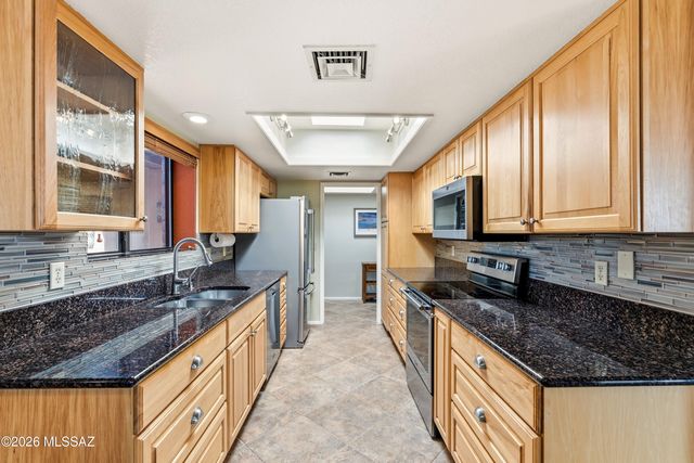 781 W Desert Ridge Drive, Green Valley, AZ 85622