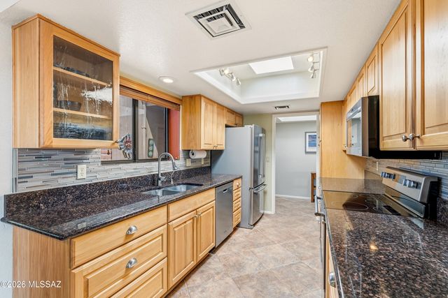 781 W Desert Ridge Drive, Green Valley, AZ 85622