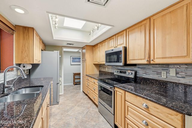 781 W Desert Ridge Drive, Green Valley, AZ 85622