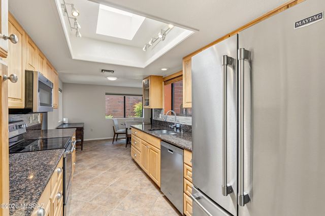 781 W Desert Ridge Drive, Green Valley, AZ 85622