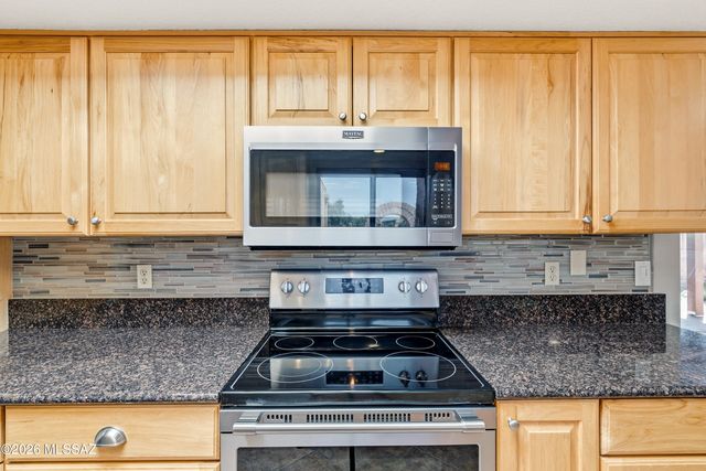 781 W Desert Ridge Drive, Green Valley, AZ 85622