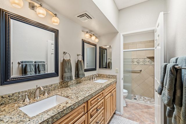 781 W Desert Ridge Drive, Green Valley, AZ 85622