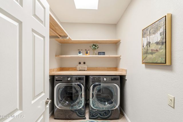 781 W Desert Ridge Drive, Green Valley, AZ 85622