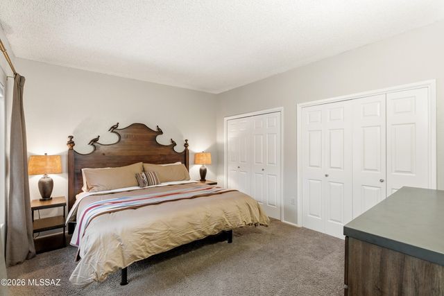 781 W Desert Ridge Drive, Green Valley, AZ 85622