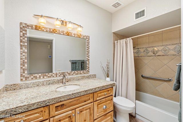 781 W Desert Ridge Drive, Green Valley, AZ 85622