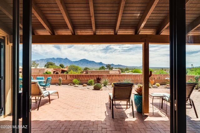 781 W Desert Ridge Drive, Green Valley, AZ 85622