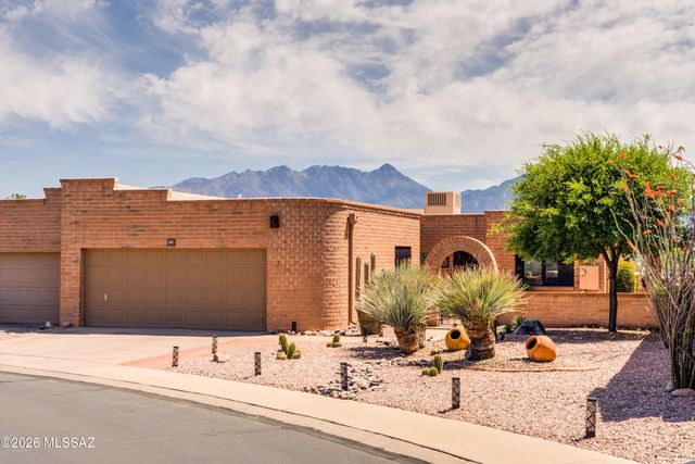 781 W Desert Ridge Drive, Green Valley, AZ 85622