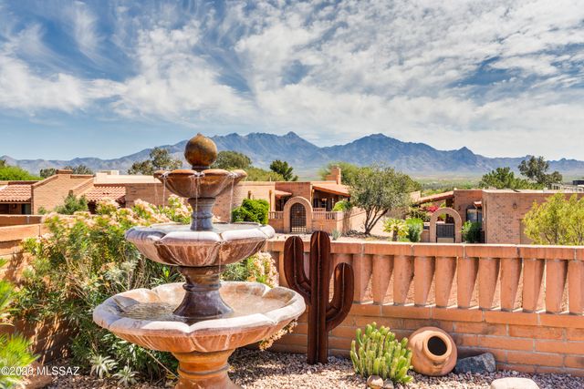 781 W Desert Ridge Drive, Green Valley, AZ 85622