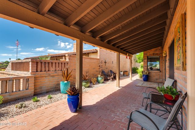 781 W Desert Ridge Drive, Green Valley, AZ 85622