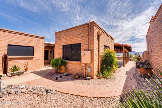 781 W Desert Ridge Drive, Green Valley, AZ 85622