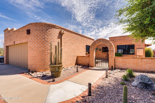 781 W Desert Ridge Drive, Green Valley, AZ 85622