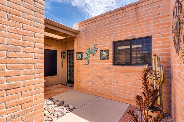 781 W Desert Ridge Drive, Green Valley, AZ 85622
