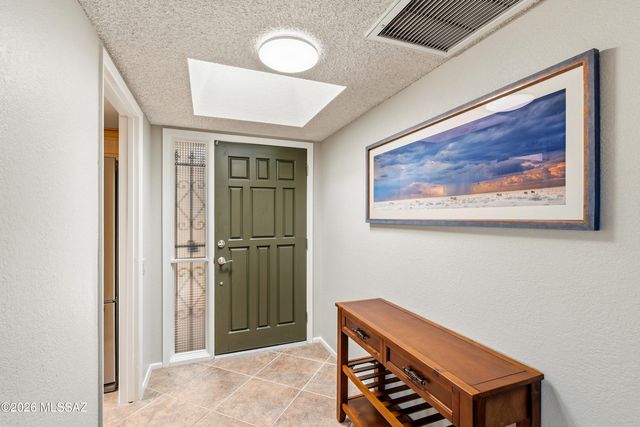 781 W Desert Ridge Drive, Green Valley, AZ 85622