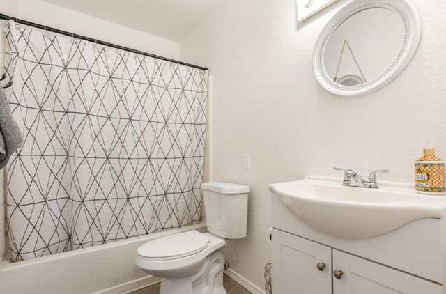 1023 Camino Del Rey Drive SW, Los Lunas, NM 87031