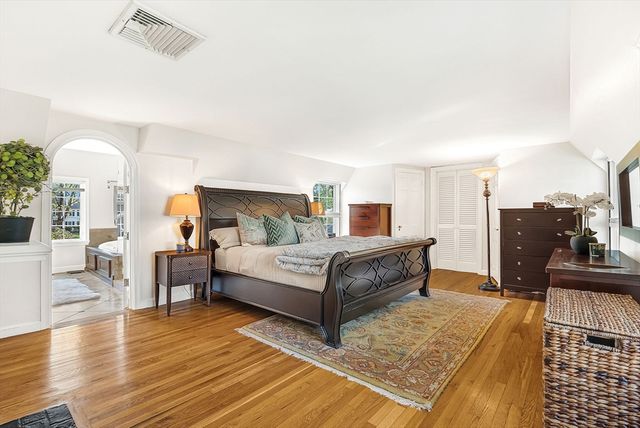 28 Emerson Rd, Wellesley, MA 02481