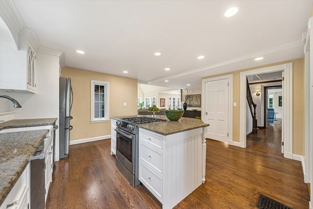 28 Emerson Rd, Wellesley, MA 02481