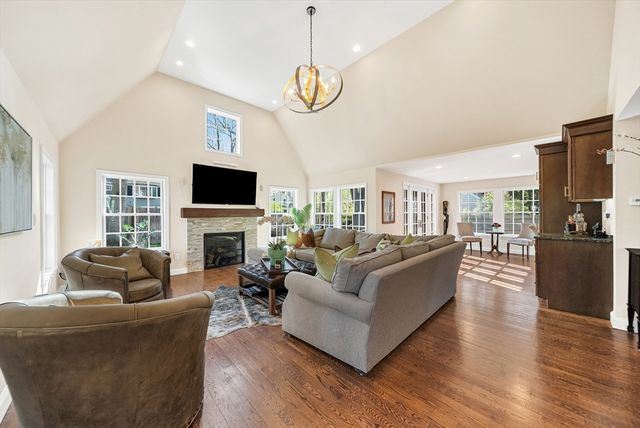 28 Emerson Rd, Wellesley, MA 02481