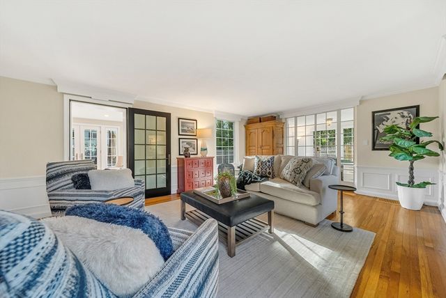 28 Emerson Rd, Wellesley, MA 02481
