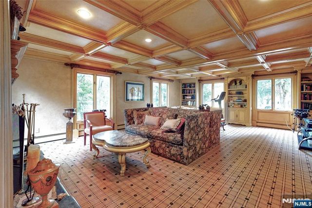69 Knollwood Road, Upper Saddle River, NJ 07458