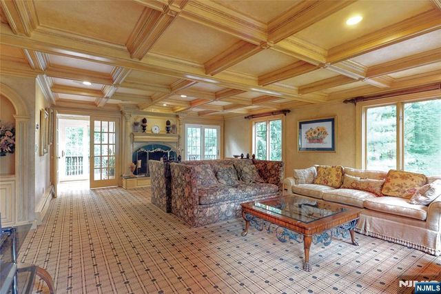 69 Knollwood Road, Upper Saddle River, NJ 07458